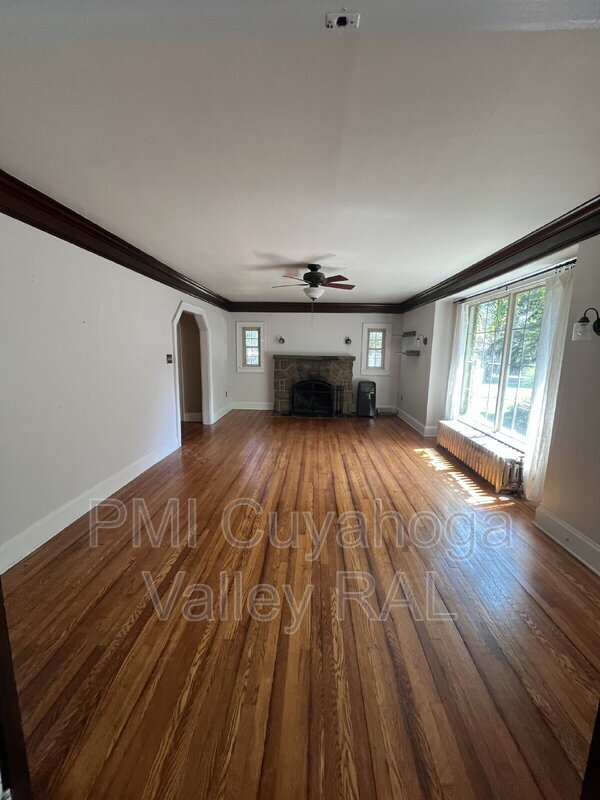 Building Photo - 358 Merriman Rd