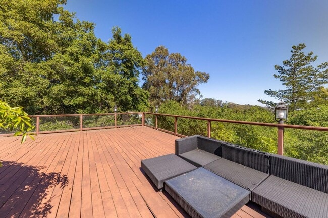 Building Photo - 25 Warmwood Way