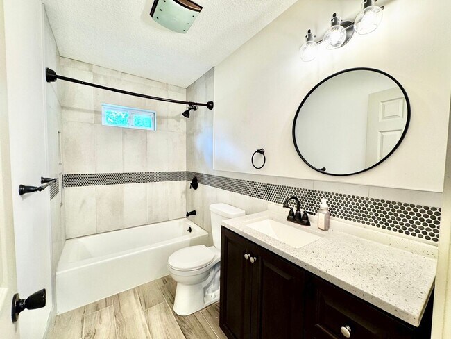 Building Photo - Charming Updated Home in Walkable Westwood