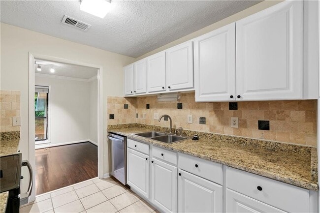 Building Photo - 5137 Roswell Rd NE