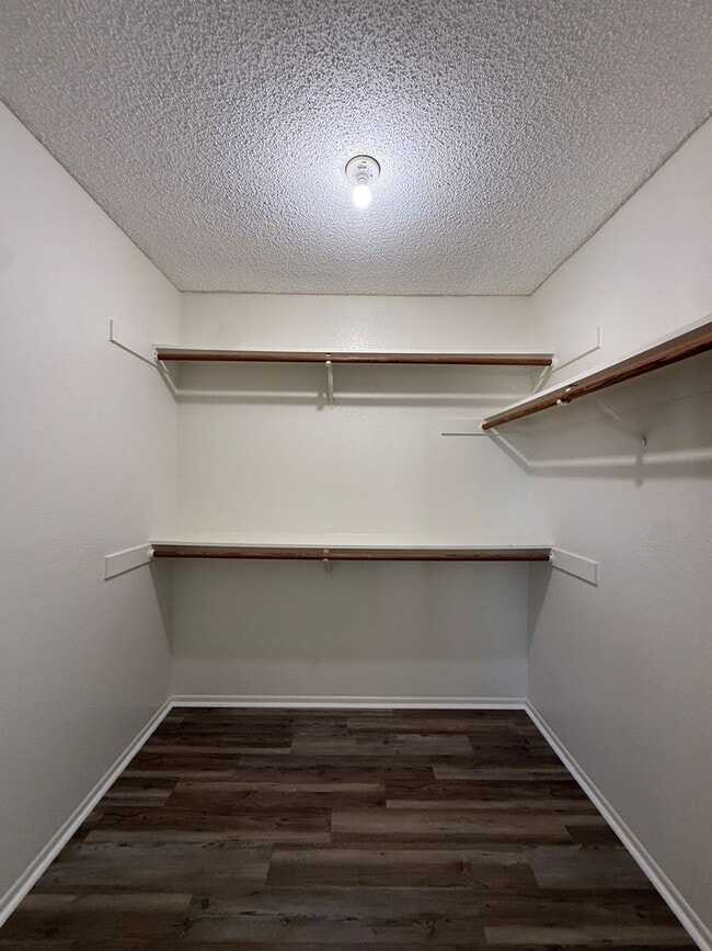 Building Photo - Quail Meadows Upstairs Condo with Easy Access to 101 Frwy/VSFB