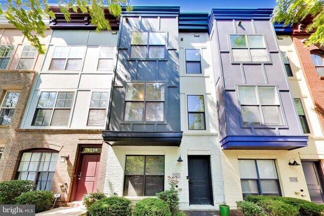 Building Photo - 4550 Longfellow St