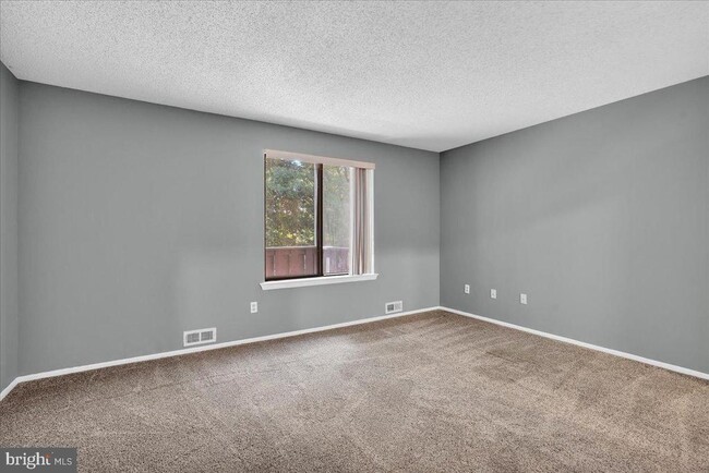 Building Photo - 5512B Aberdeen Dr