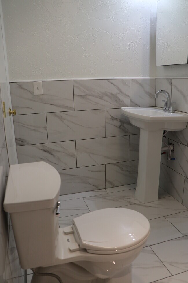 Building Photo - 1308 High St