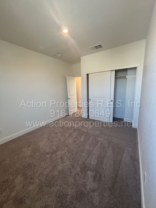 Building Photo - 1611 Lion St