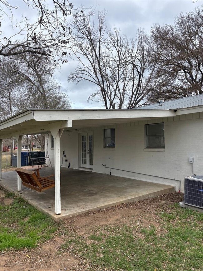 Building Photo - 2012 Water St