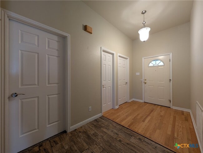 Building Photo - 1662 Lantana Cir