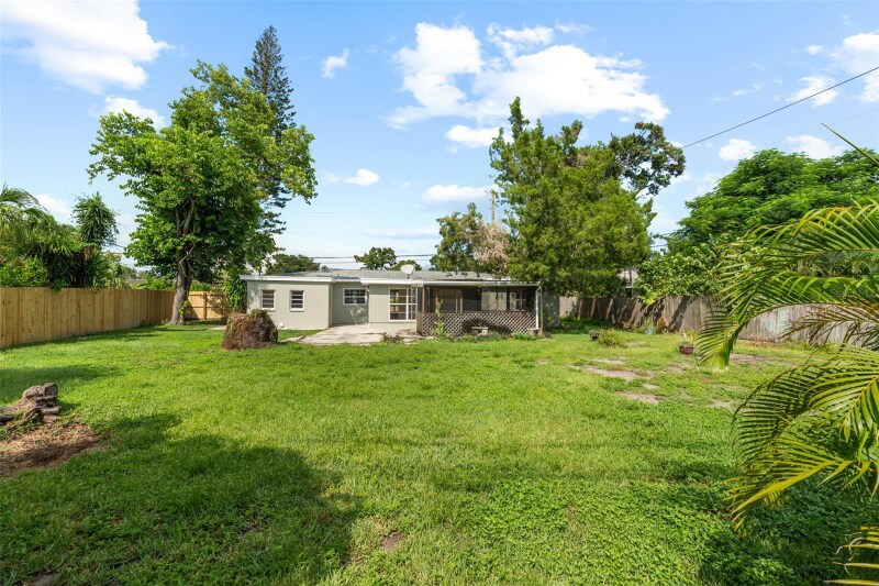 Building Photo - 5916 Gulfport Blvd S