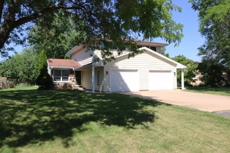 Building Photo - Nice side by side Appleton Duplex