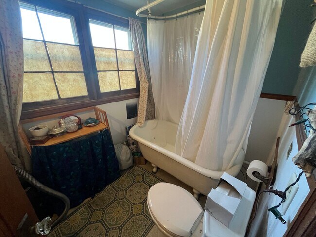 Building Photo - 1330 Selby Ave