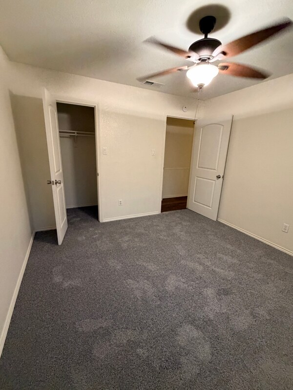 Building Photo - 903 Teakwood Ln