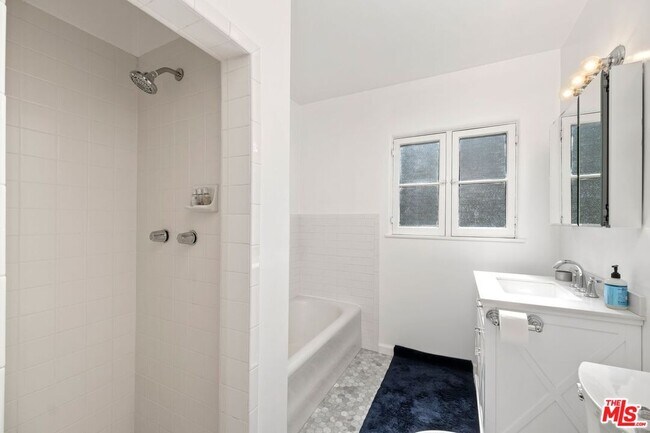 Building Photo - 601 Hayworth Ave