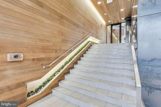 Building Photo - 1550 11th St NW