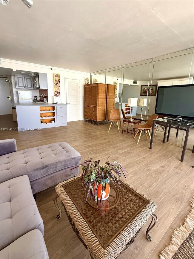 Building Photo - 555 NE 15th St