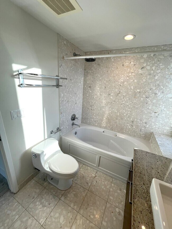 Building Photo - 185 SW 7th St