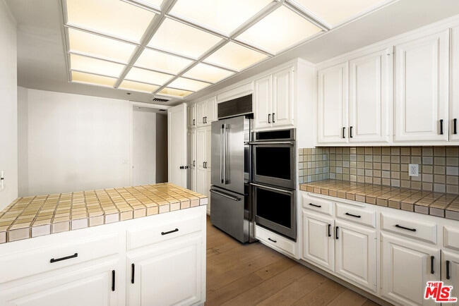 Building Photo - 10550 Wilshire Blvd