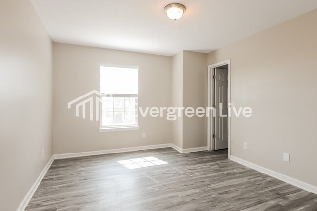 Building Photo - 1120 Sedgehill Ln