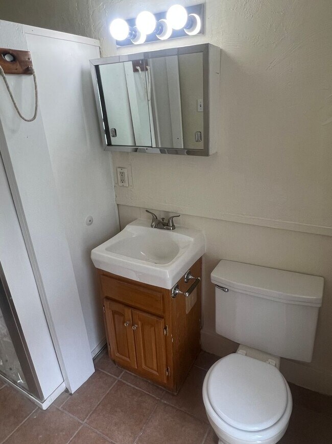 Building Photo - Studio with Bathroom Located Downtown - AL...
