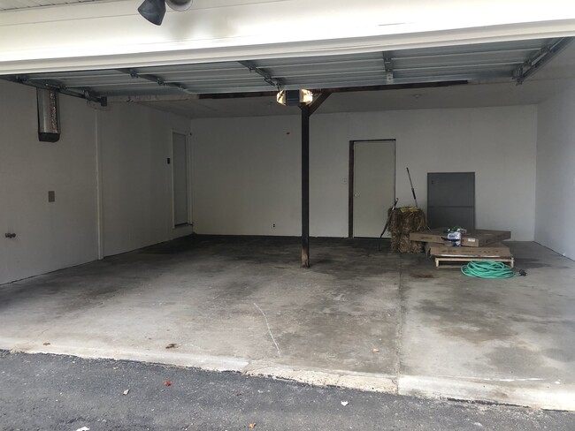 2 car garage withbautomatic door - 2064 Colchester Dr