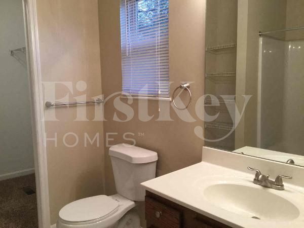 Building Photo - 8218 Melrose Ln