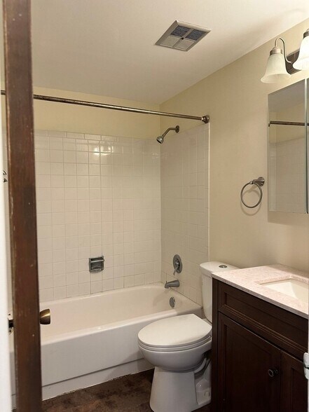 Building Photo - 1460 Fairlane Dr