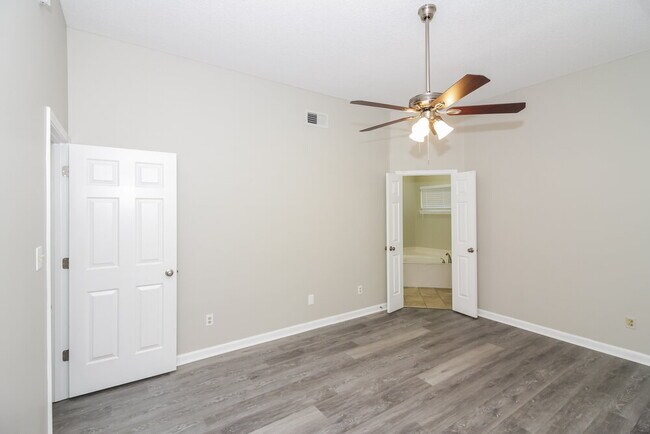 Building Photo - 8457 Regal Bend Dr