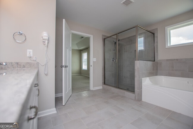 Building Photo - 132 Springwood Dr