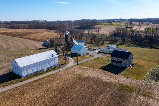 Building Photo - 796 Long Ln