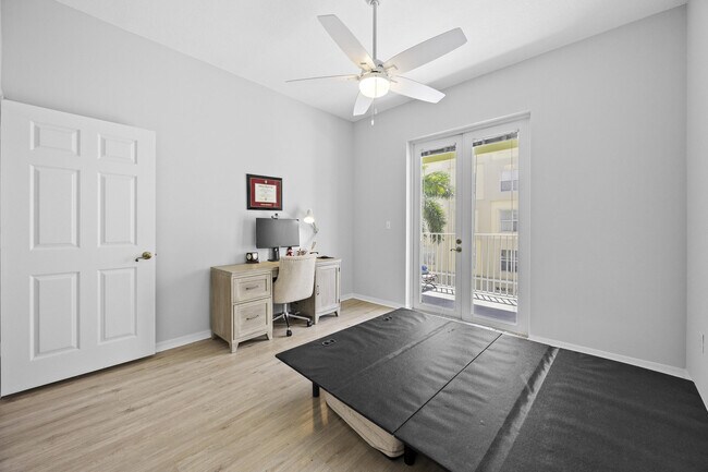 Building Photo - 1203 Town Center Dr