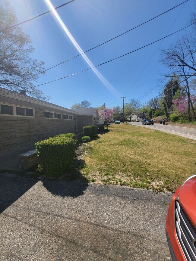 Building Photo - 507 Pfeiffer Rd