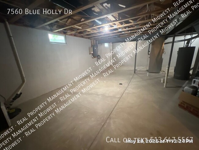 Building Photo - 7560 Blue Holly Dr