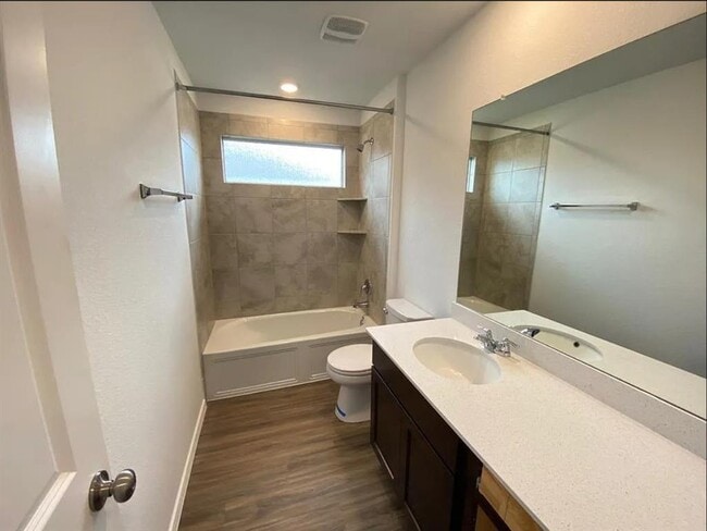 Building Photo - 490 Jack Ryan