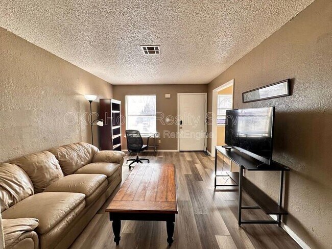 Building Photo - 109 SE 42nd St