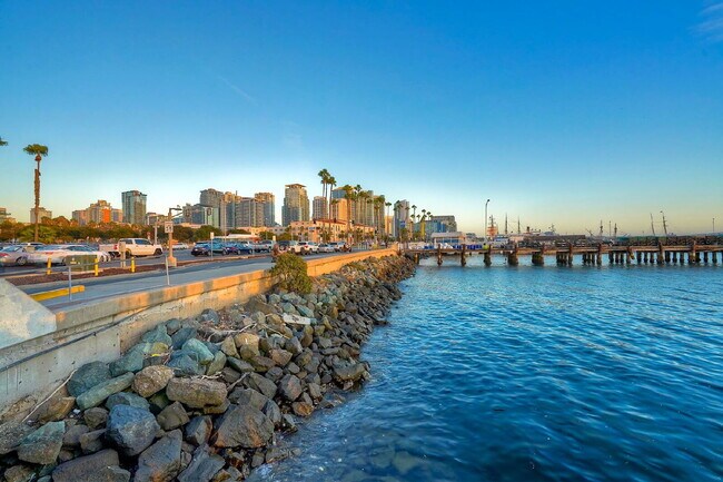 Building Photo - Little Italy Modern Townhome, 2 En Suite Bedrooms on Separate Levels, Private Roof Deck with Suns...
