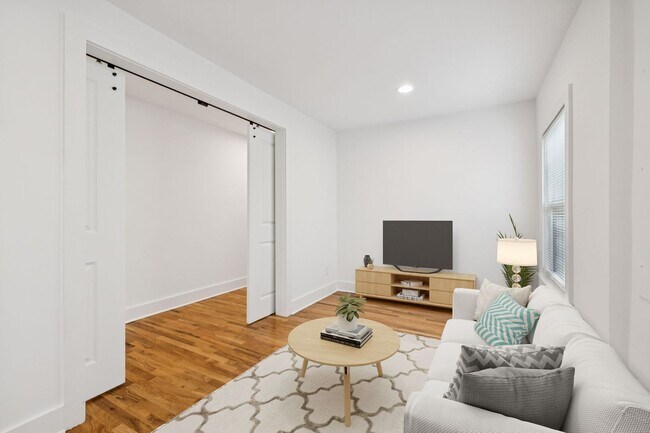 Building Photo - Beautifully Remodeled Home Just Minutes From Downtown Nashville