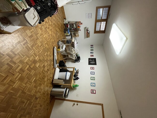 Building Photo - 4237 N Kenmore Ave