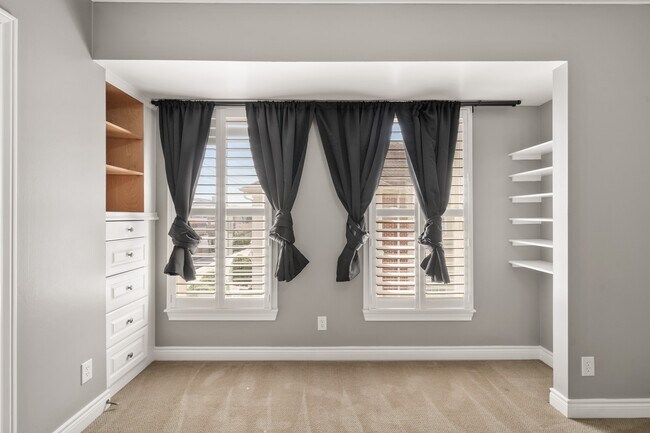 Building Photo - 1902 Greenwich Pl Dr