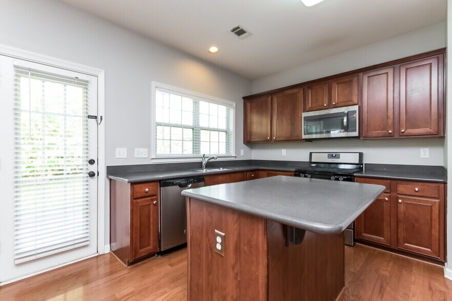 Building Photo - 3675 Fedorite Walk