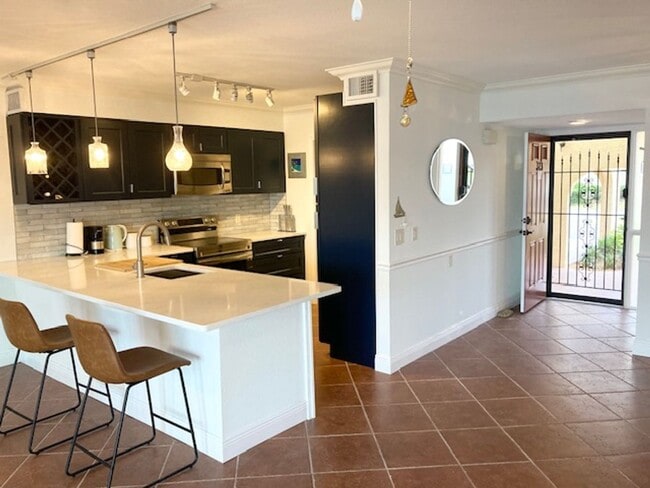 Building Photo - Casa Rio Waterfront Condominium