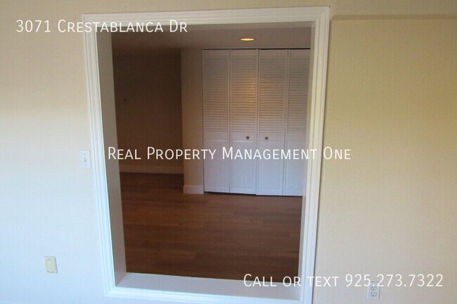 Building Photo - 3071 Crestablanca Dr