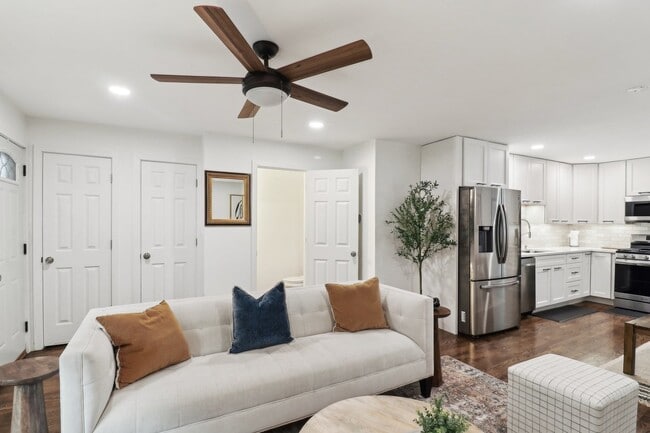 Building Photo - 3008 N Spaulding Ave