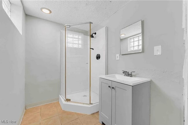 Building Photo - Bright and Spacious 3-Bedroom Home for Rent