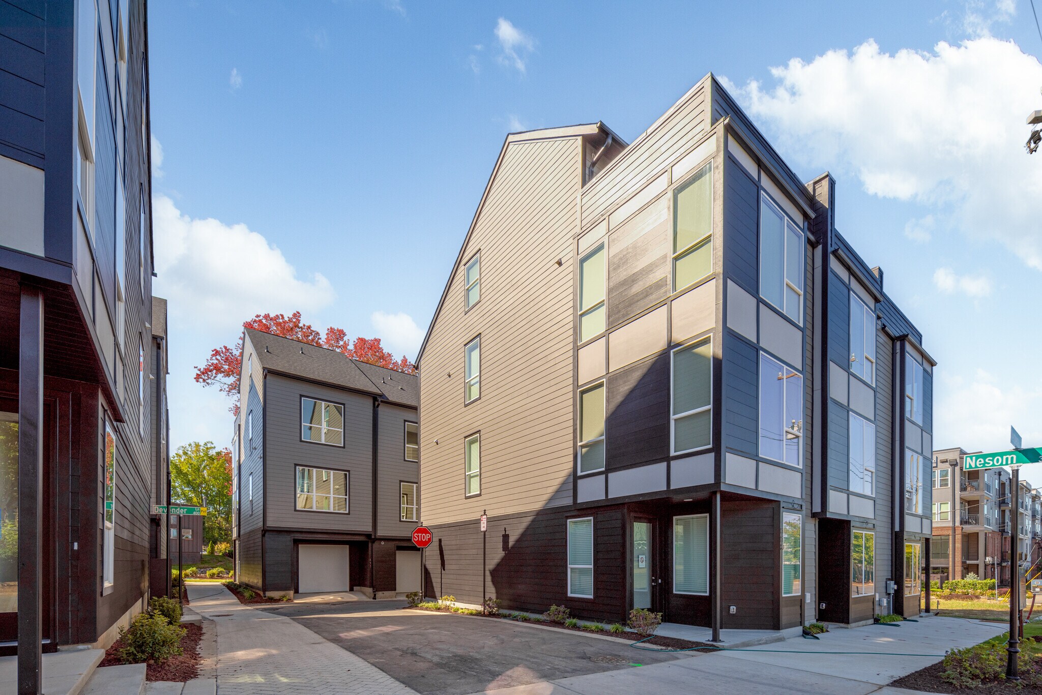 Building Photo - 423 Devender Ln