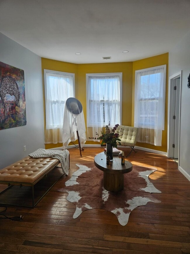 Building Photo - 188 S 10th St