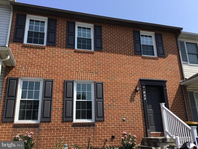 Building Photo - 205 Ringgold St