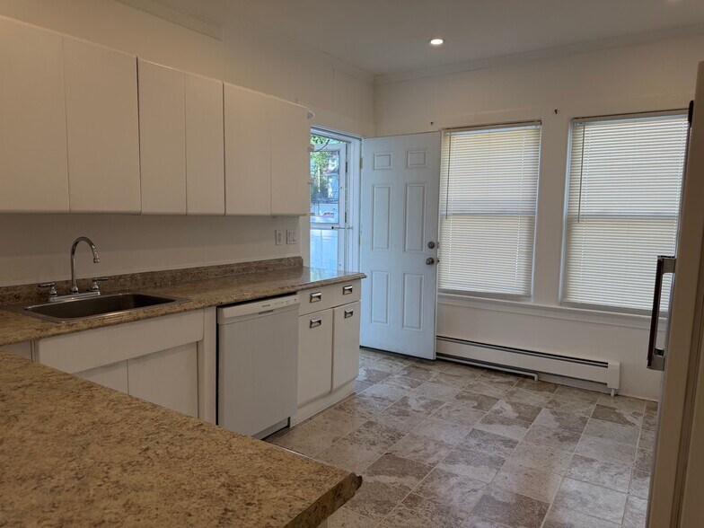 kitchen - 35 Gates Ave