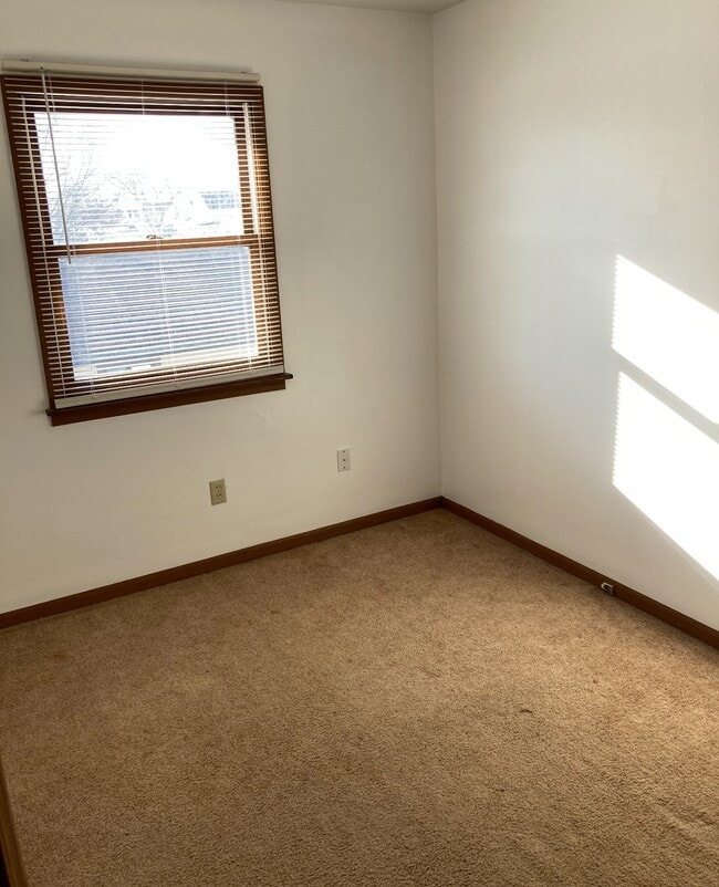 Building Photo - 107 S Van St