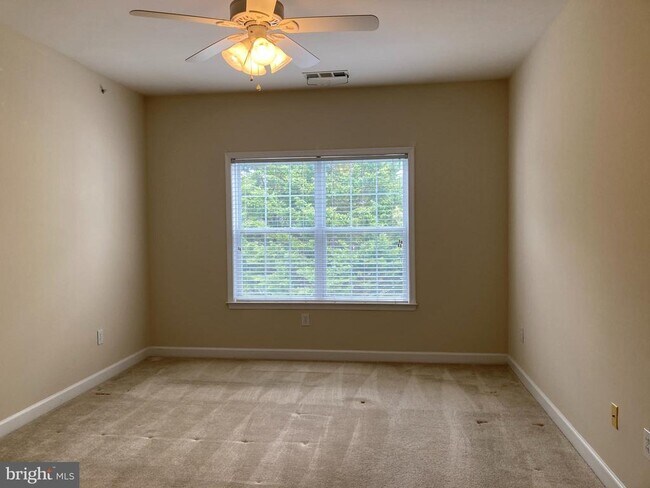 Building Photo - 120 Burgess Hill Way