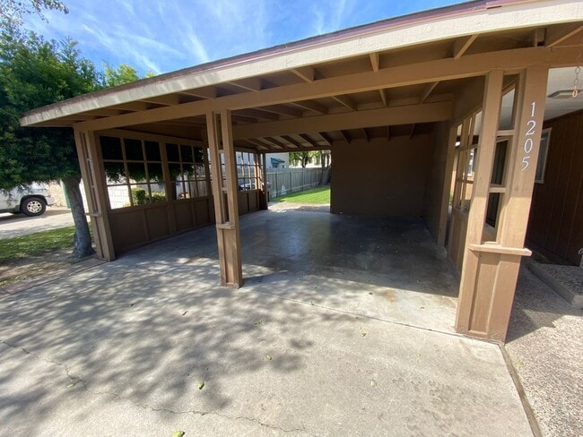 Building Photo - 1205 Lela Ln