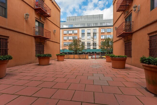 Building Photo - 85 Broadway